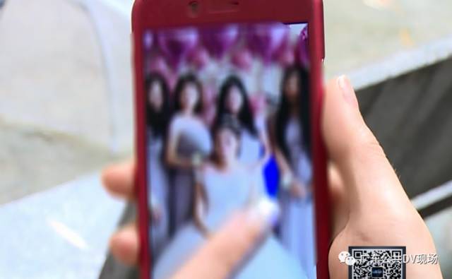 婚礼上遭众男子按倒在地非礼被伸进衣服乱摸……AG真人中国太过份了!从化女仔注意!一伴娘在(图1) 婚礼上遭众男子按倒在地非礼被伸进衣服乱摸……AG真人中国太过份了!从化女仔注意!一伴娘在(图1)