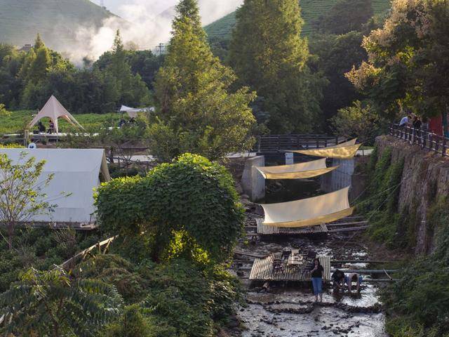 片揭露露营热退潮后藏着残酷真相AG真人上帝视角惊爆！数万张照